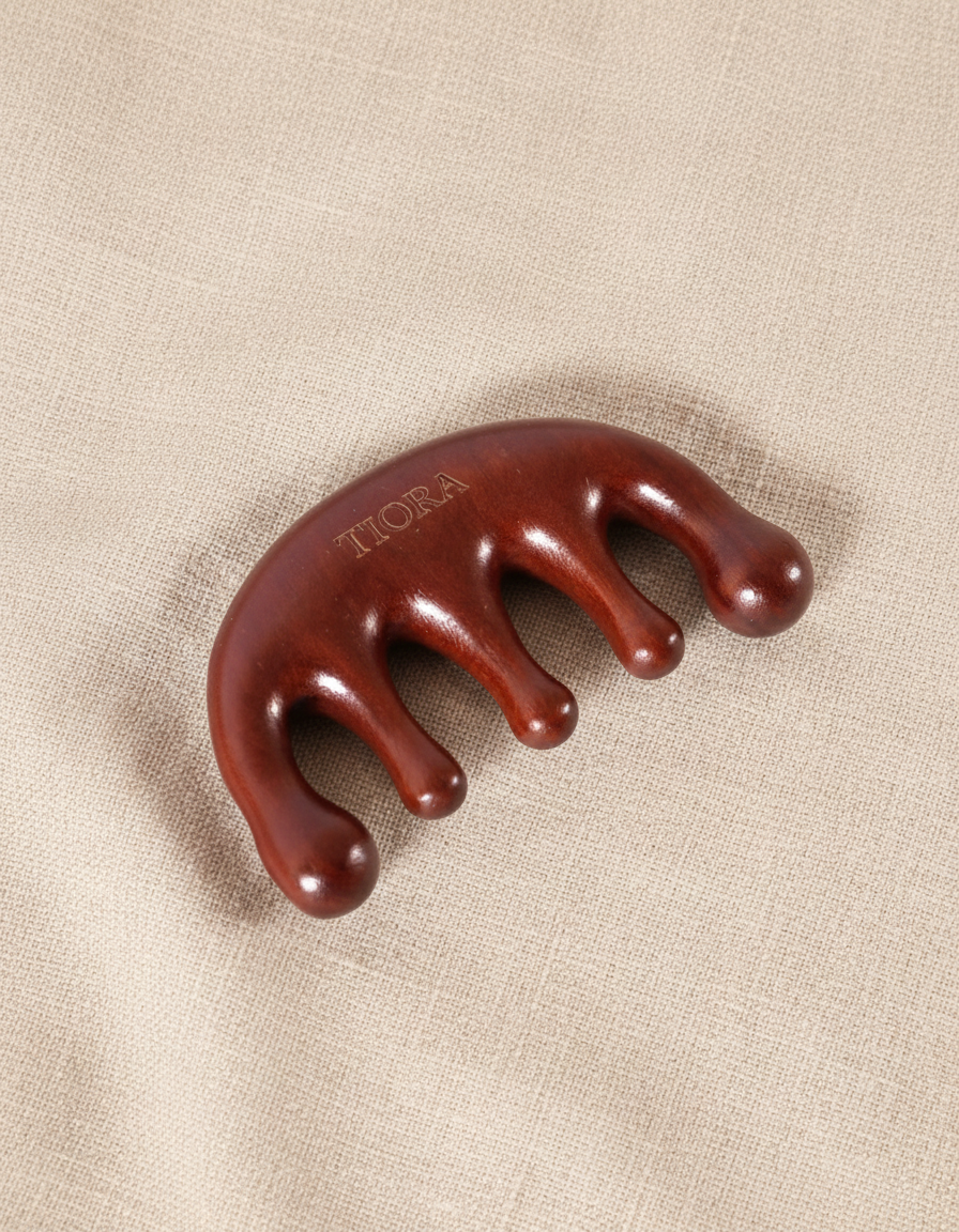 Tiora hair comb with linen cloth background