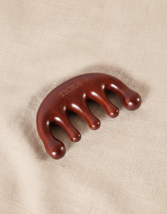 Tiora hair comb with linen cloth background